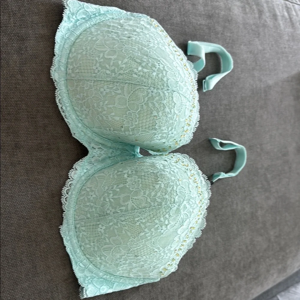 Victoria's Secret Green Lace Bra Intimates - Picture 1 of 4
